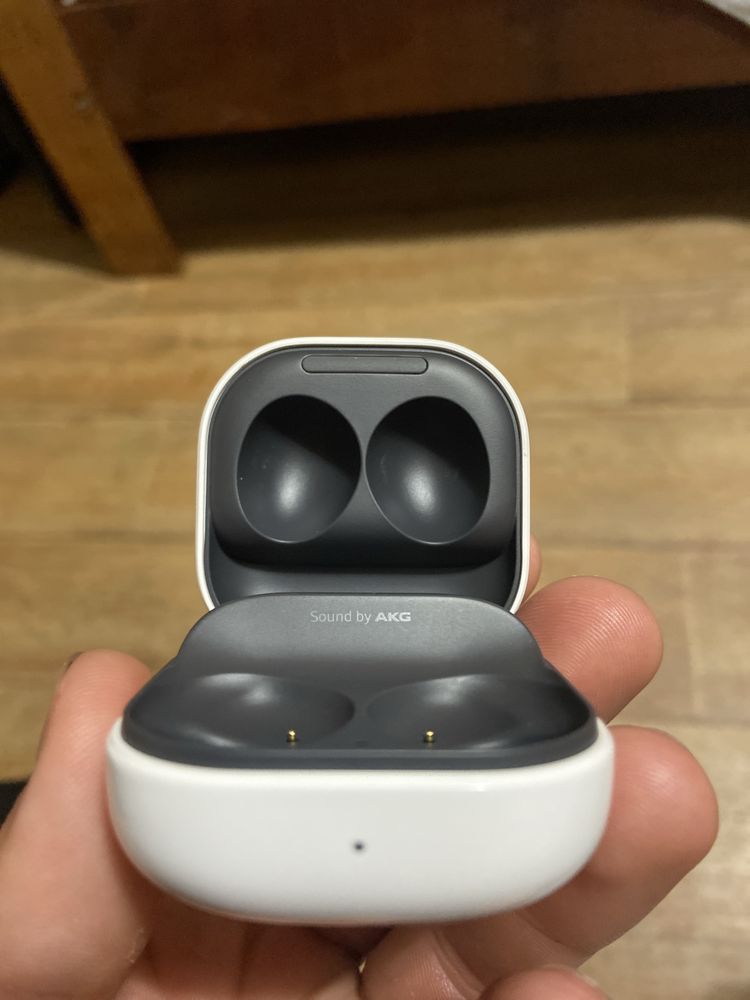 Продам отдельно отсек кейс для наушников Galaxy buds 2