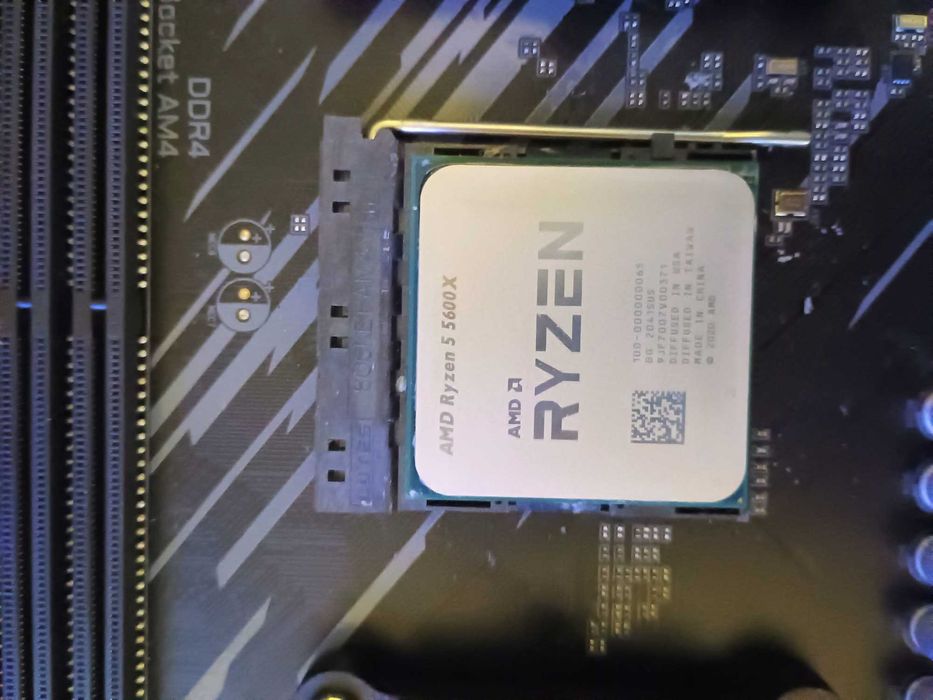 Kit Ryzen 5600X + B550 AORUS ELITE + 32GB 3600MHz Corsair