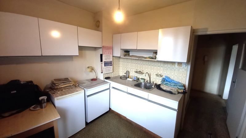 Двустаен апартамент за основен ремонт! ж.к. Красна поляна 3!