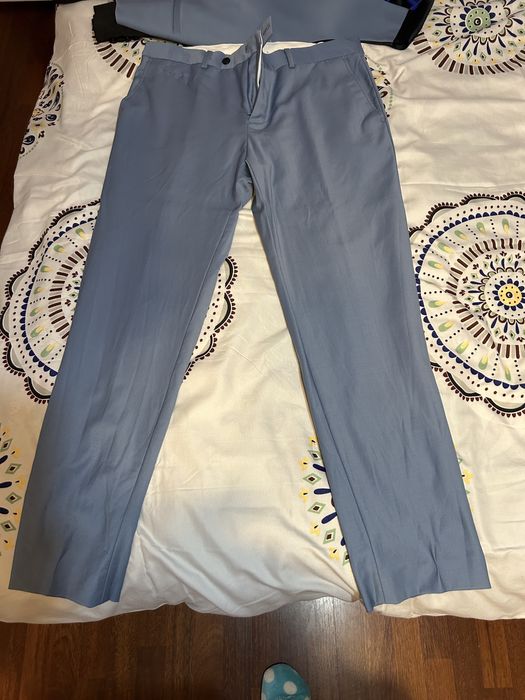 Vând costum eveniment