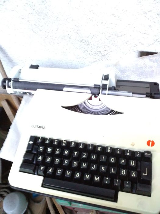 Пишеща машина. Нова