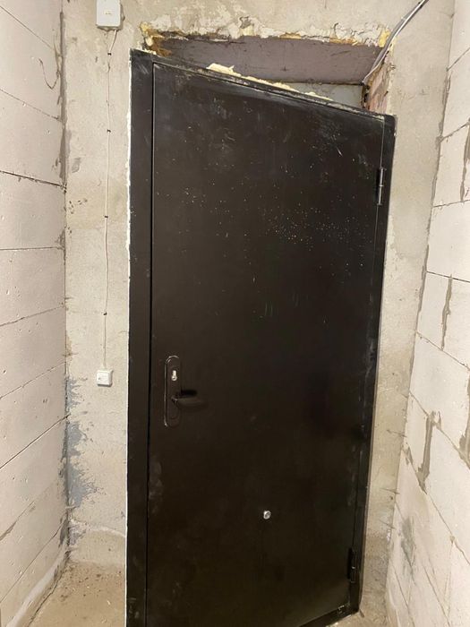 Продается входная дверь б/у