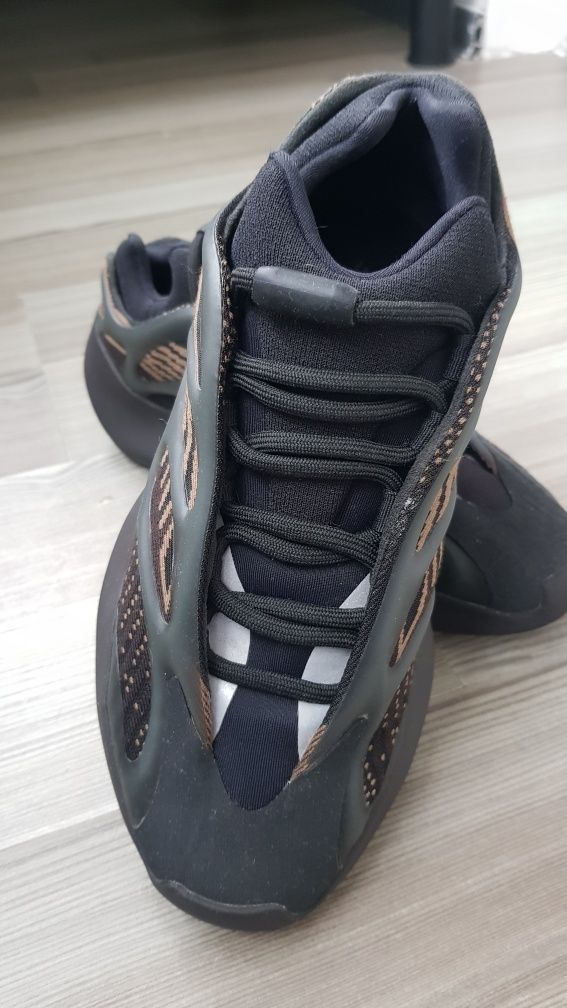 Adidas Yeezy 700 original