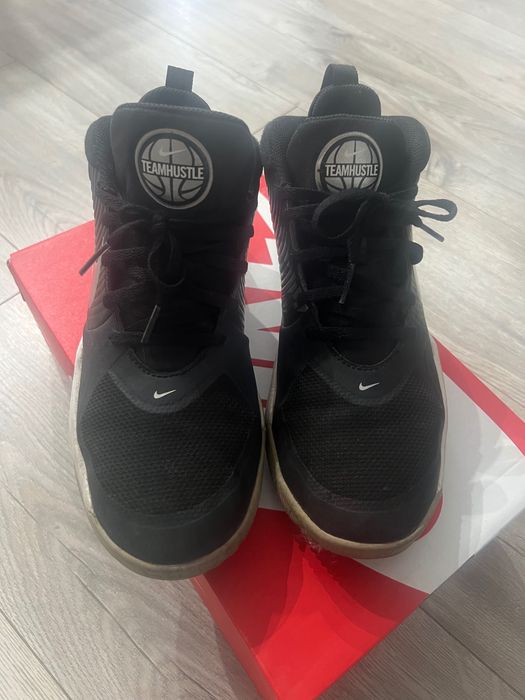 Маратонки Puma и Nike