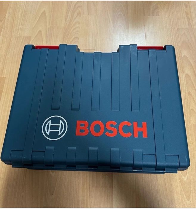 Нов перфоратор Bosch GBH18v-21 с батерия 4Ач , зарядно и куфар