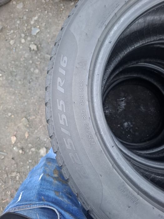 Vand 1 sau 2 sau 4 anvelope 225 55 16 pireli de iarna