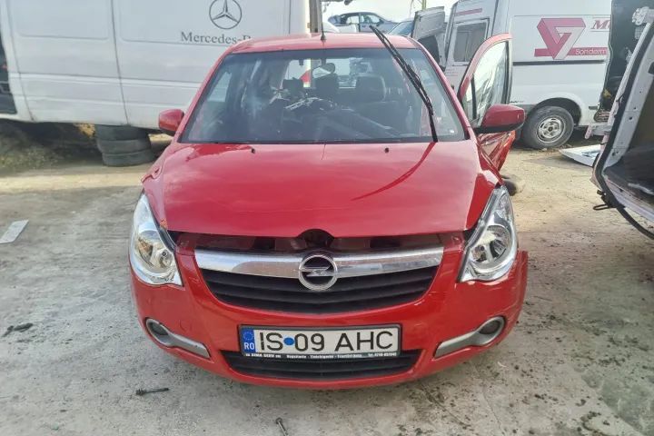 Dezmembrez Opel Agila 2, an 2008, motor 1.2 benzina K12B, 63kw, cutie de viteze manuala 5 trepte cod MFT ,  bara fata spate stop oglinda far usa portiera  stanga dreapta haion portbagaj brat etrier fuzeta