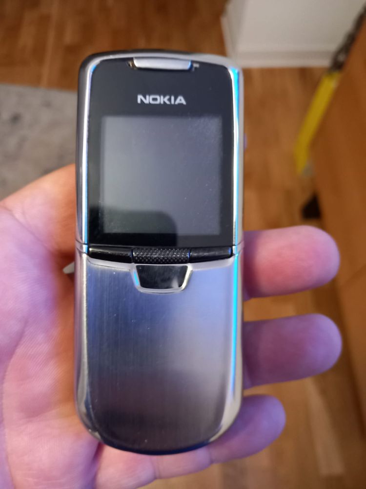 De vanzare Nokia 8800 cu stander