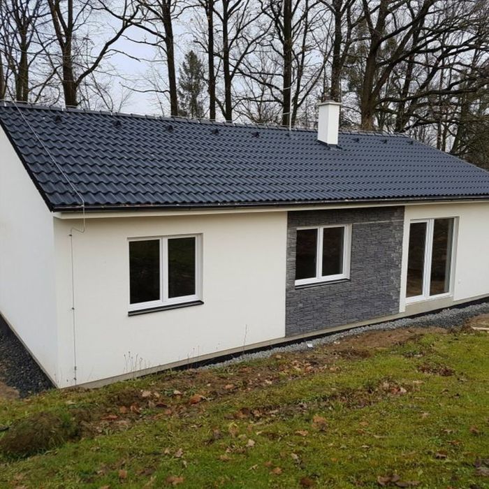 Vând case pe structura metalica