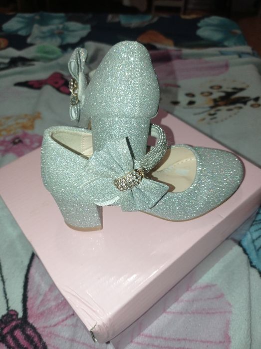 Pantofi Deosebiți, Fete, Mărimea 25,Noi.Pret-250 de Lei.