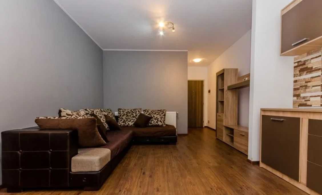 Дава се под наем Тристаен апартамент в Пловдив, Мараша - 90 кв.м за 290.7 € - Снимка #1