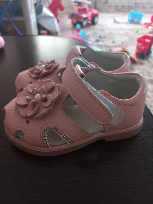 Продам разную обувь на  девочку