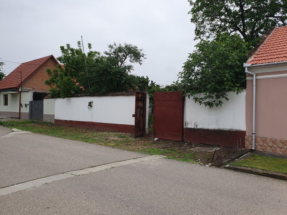Vând loc casa in Moldova Veche suprafața 680mp