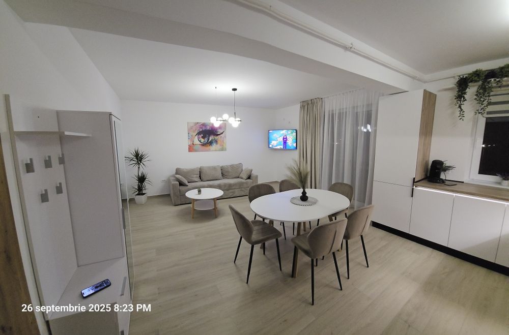 Apartament  3 camere de închiriat