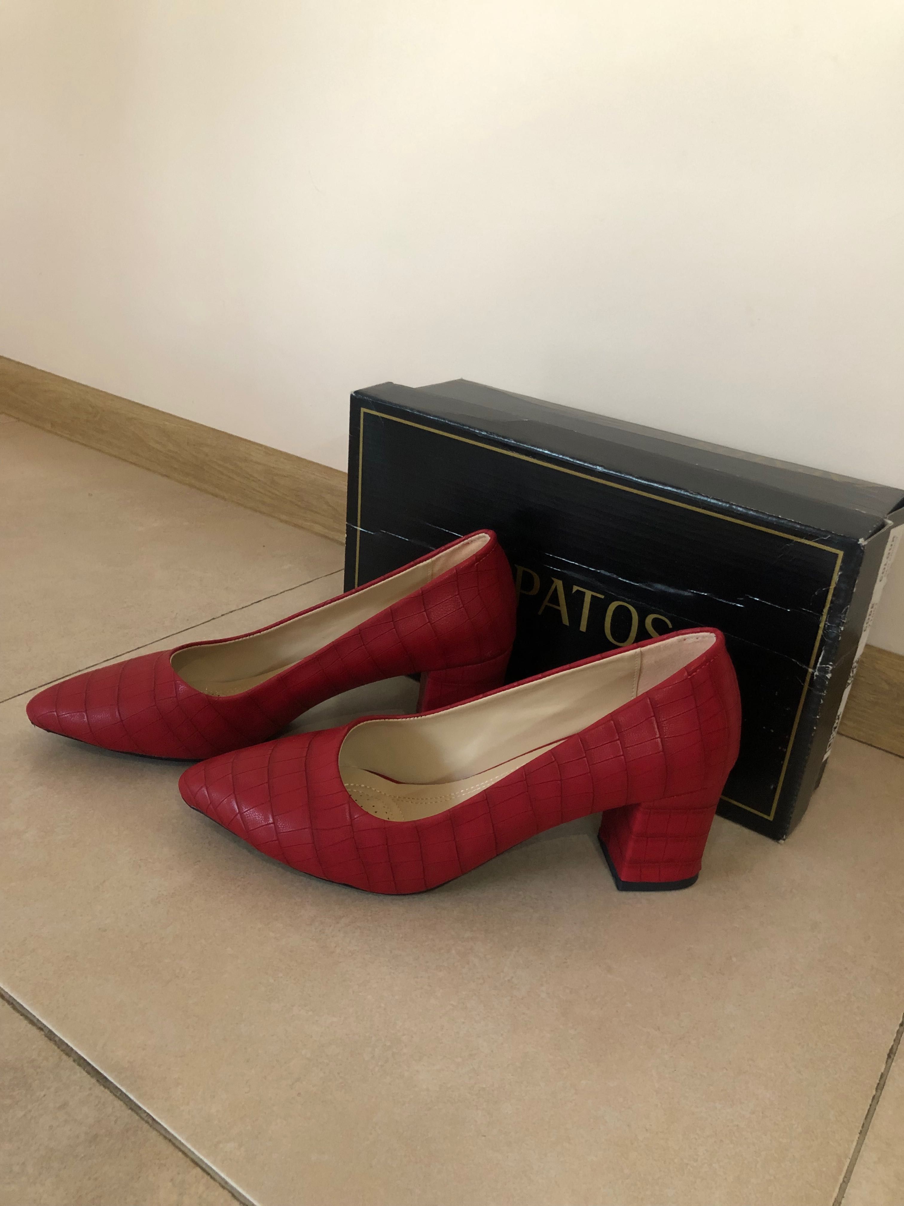 Намалени Zapatos Червени дамски обувки