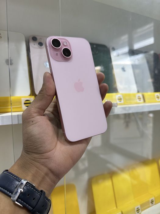 Iphone 15 256 гб акб 100% без ремонта с годовой гарантией до 2026 года
