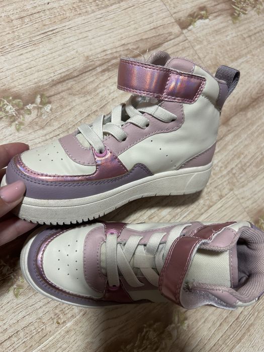 Adidadi numarul 27 H&M