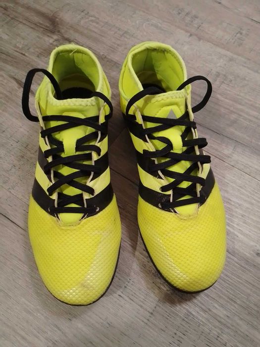 Футболни обувки стоножки