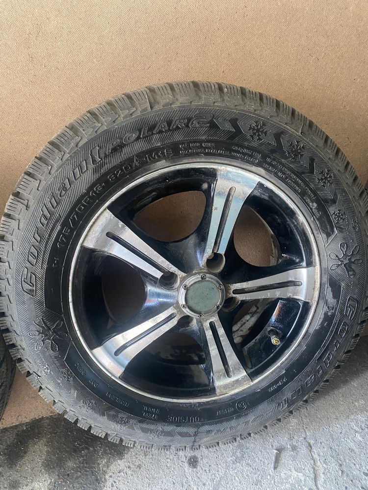 Продам диски с зимней резиной по штучно 3 диска r13  1 диск r17