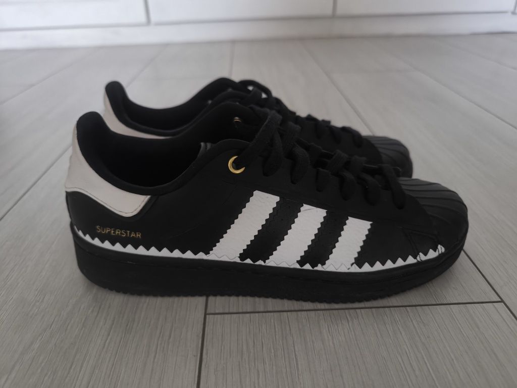 Adidas Superstar