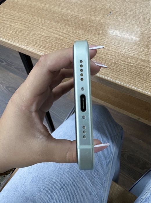 ~ Vand IPhone 15 { Green } Full Box