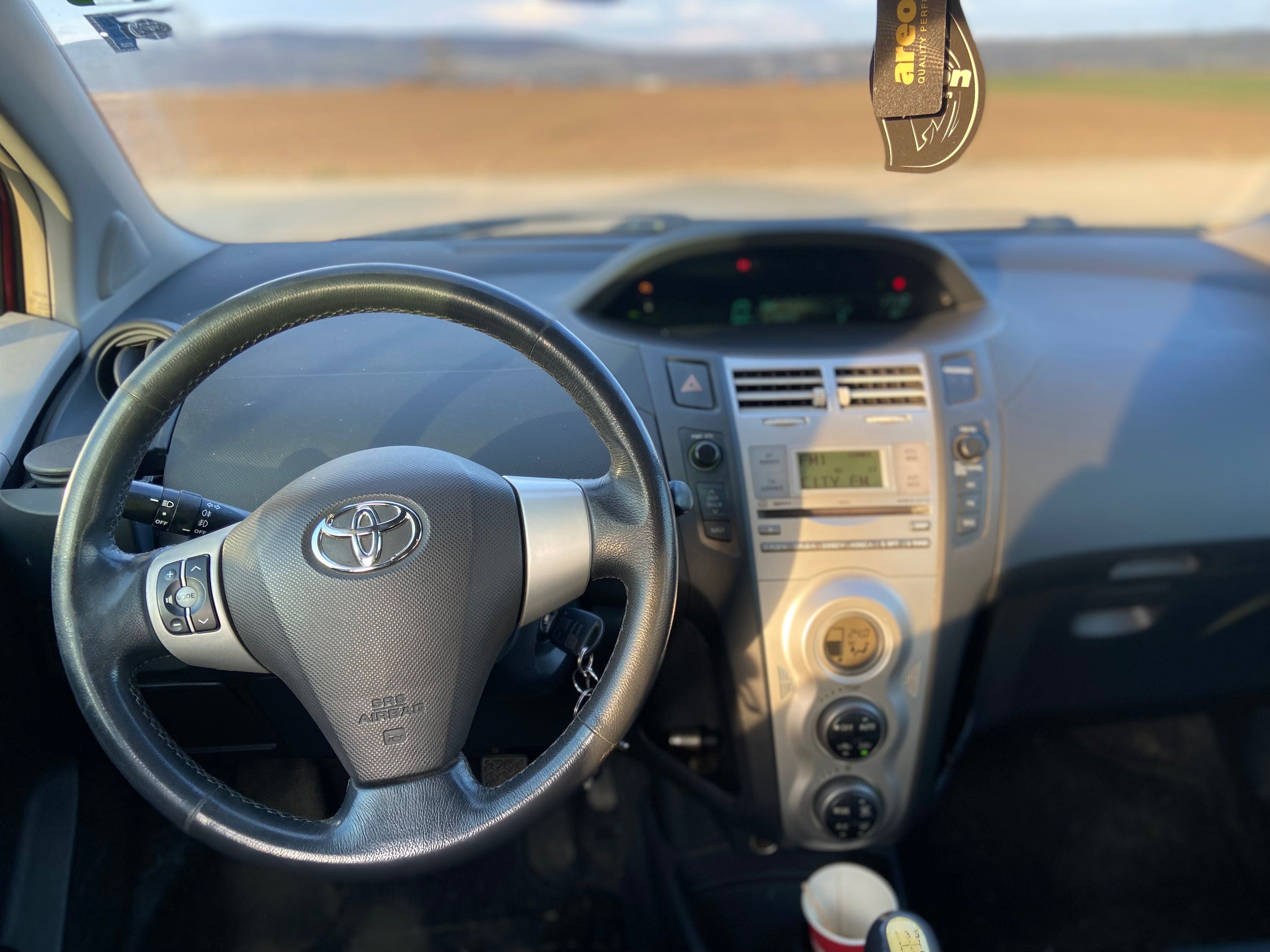 Vand Toyota Yaris sau Schimb