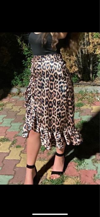 Сатенене дълга пола