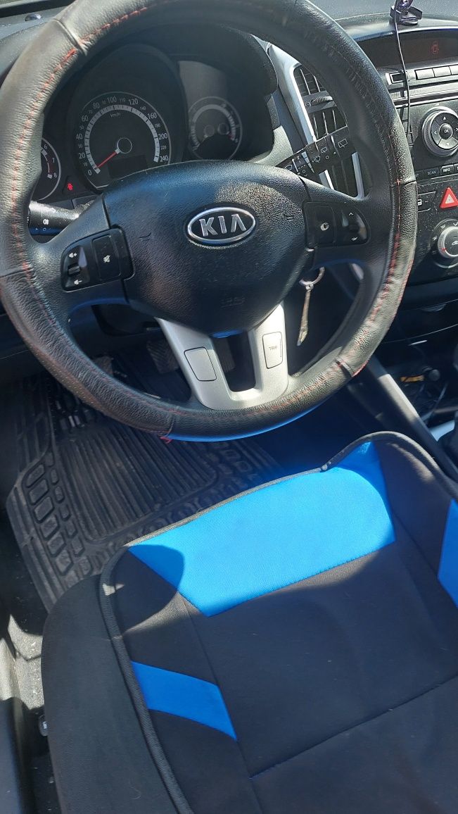 Прпдавам KIA CEED 2010