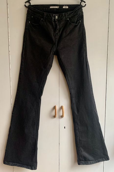 Дънки RESERVED с разширяващ се крачол