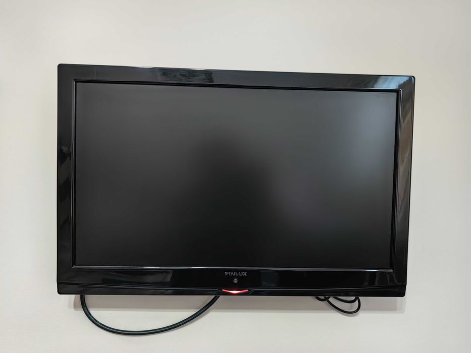 Vand tv Finlux cu diagonala de 55 inch display si suport de perete