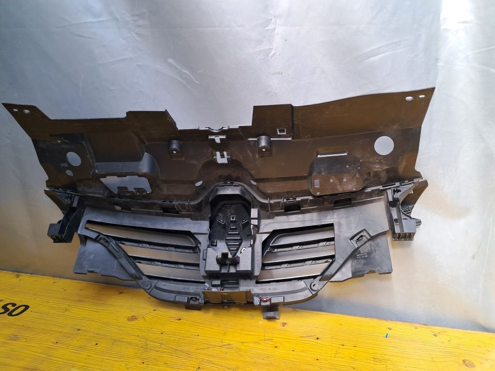 Грил решетка рено Меган 4  Renault  Megane  4