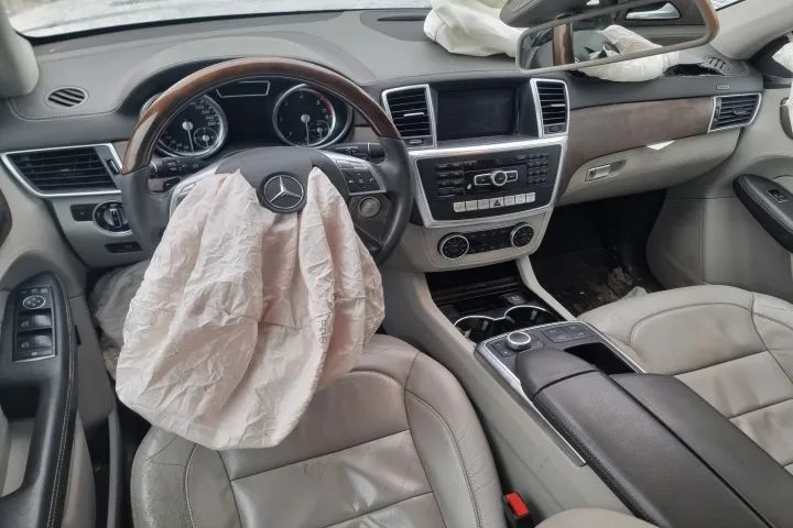 Oglinda stop tripla far prag centura centuri stanga punte jug Mercedes ML350 w166 motor 3.0cdi dezmembrez