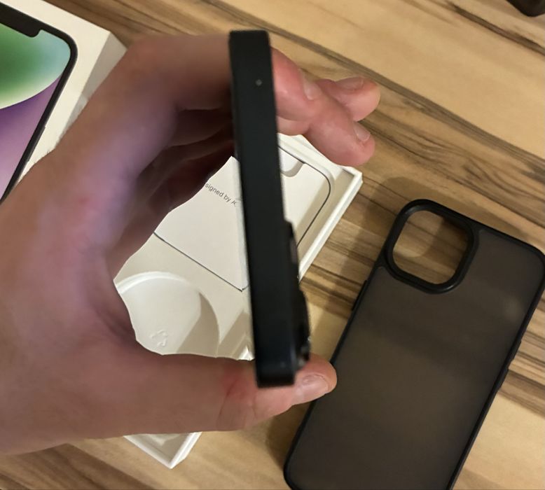 Iphone 14 128 GB + зарядно,калъф,протектор
