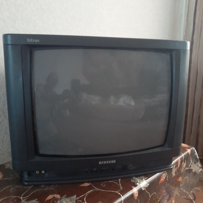 Продам срочно телевизор