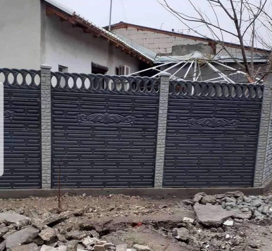Construim la comanda dvs. garduri si porti din:
- panouri stil jaluzea