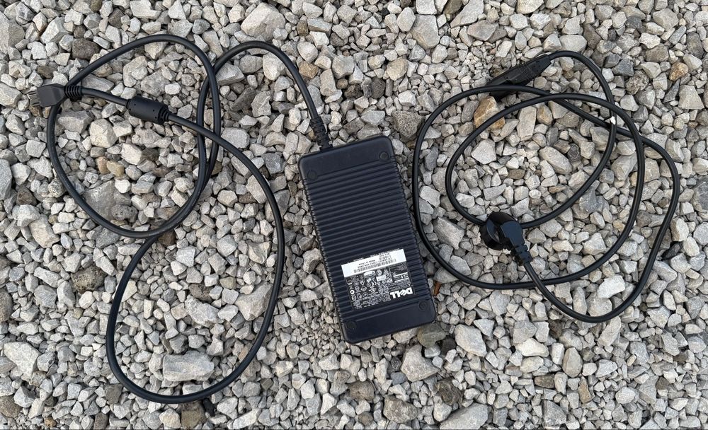 Захранващ адаптер Dell