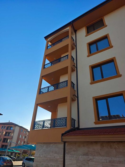 Просторен апартамент в комплекс „Розатера“ – Казанлък