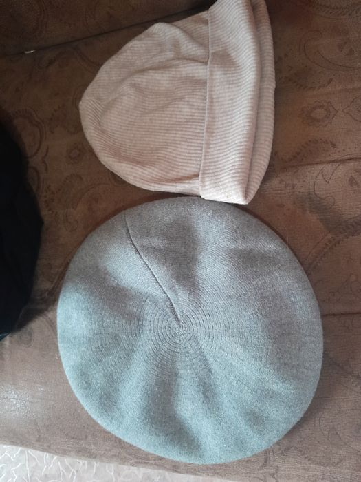 Продам шапки почти новый