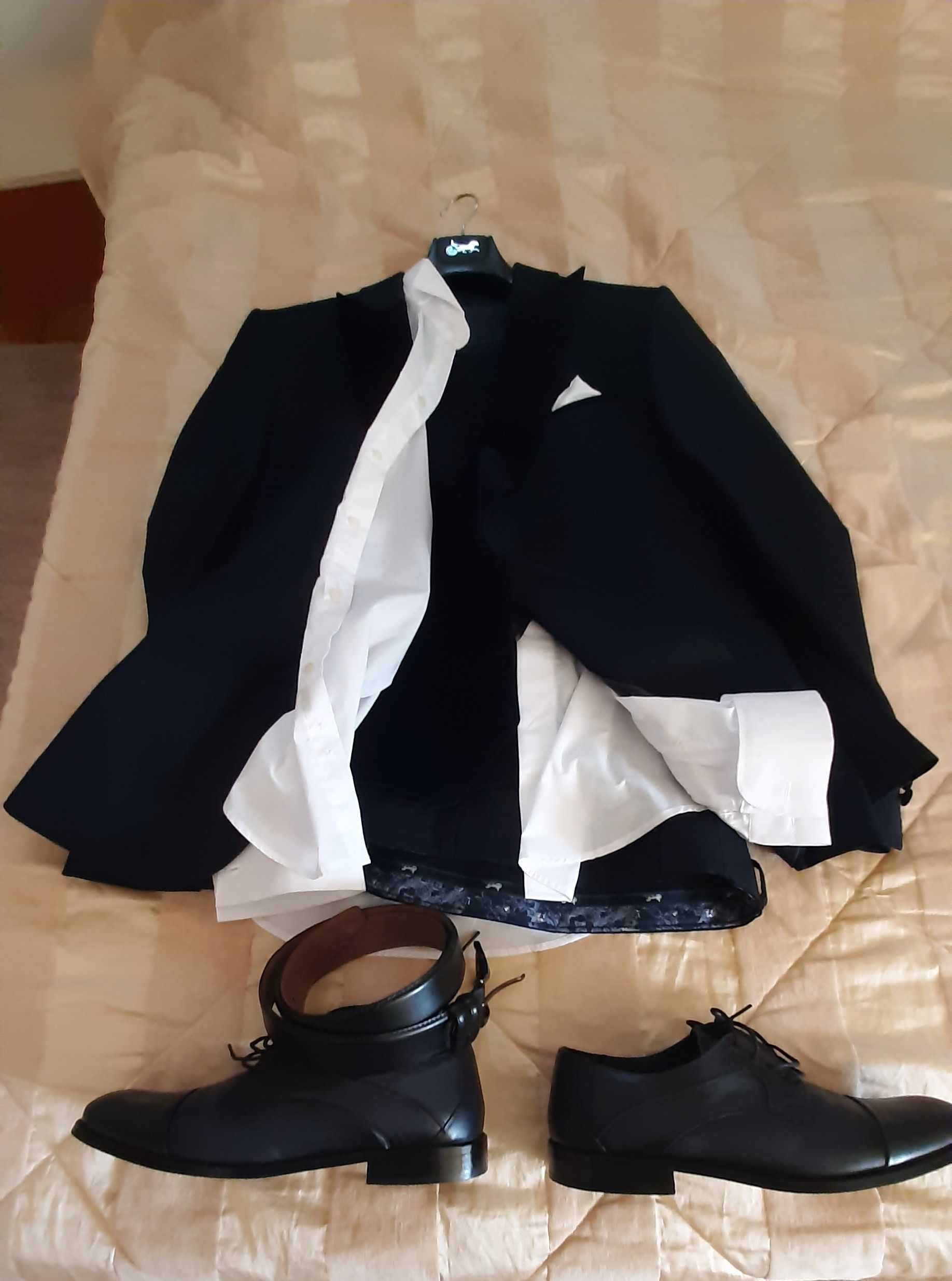 Costum XL complet ( camasa, centura, butoni, papion, pantofi Marelbo)