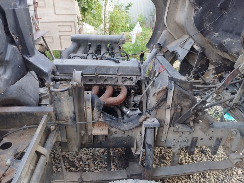 Vând Nisan /dezmembrez și cutie viteză motor 4000