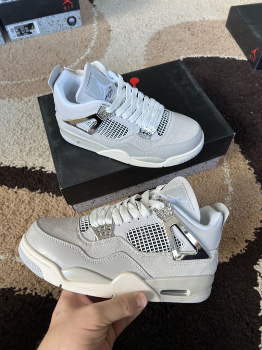 Jordan Retro 4 Frozen Moments