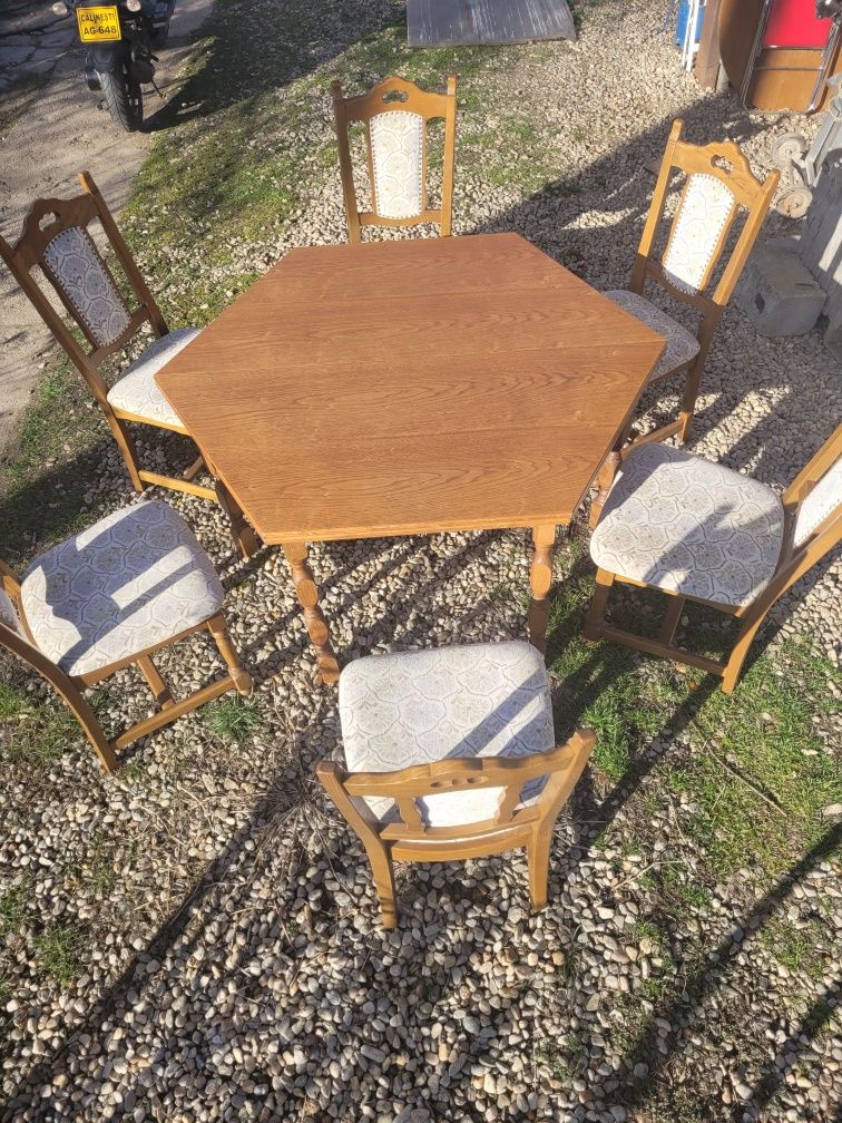 Masă extensibilă hexagonala plus 6 scaune