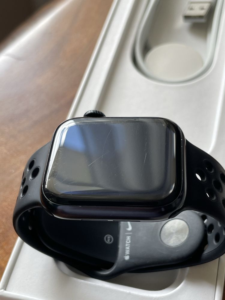 Apple watch SE 2nd gen 40mm GPG