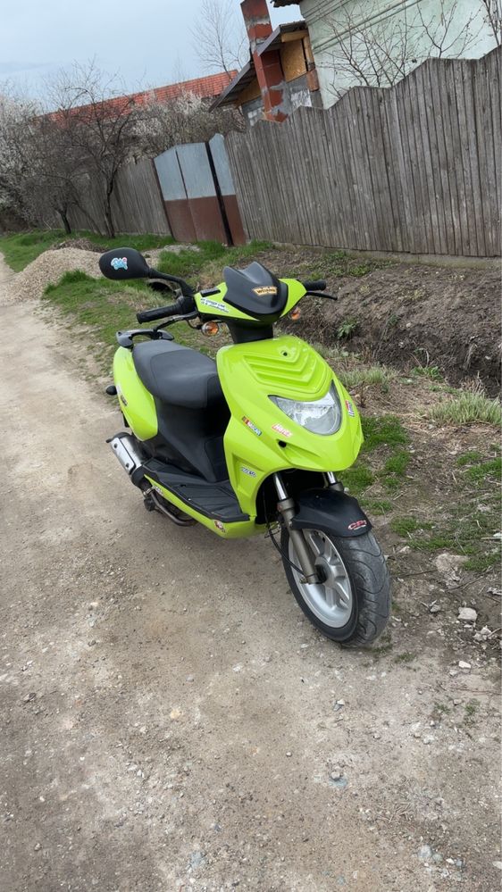 Vand scuter 49cc 2t