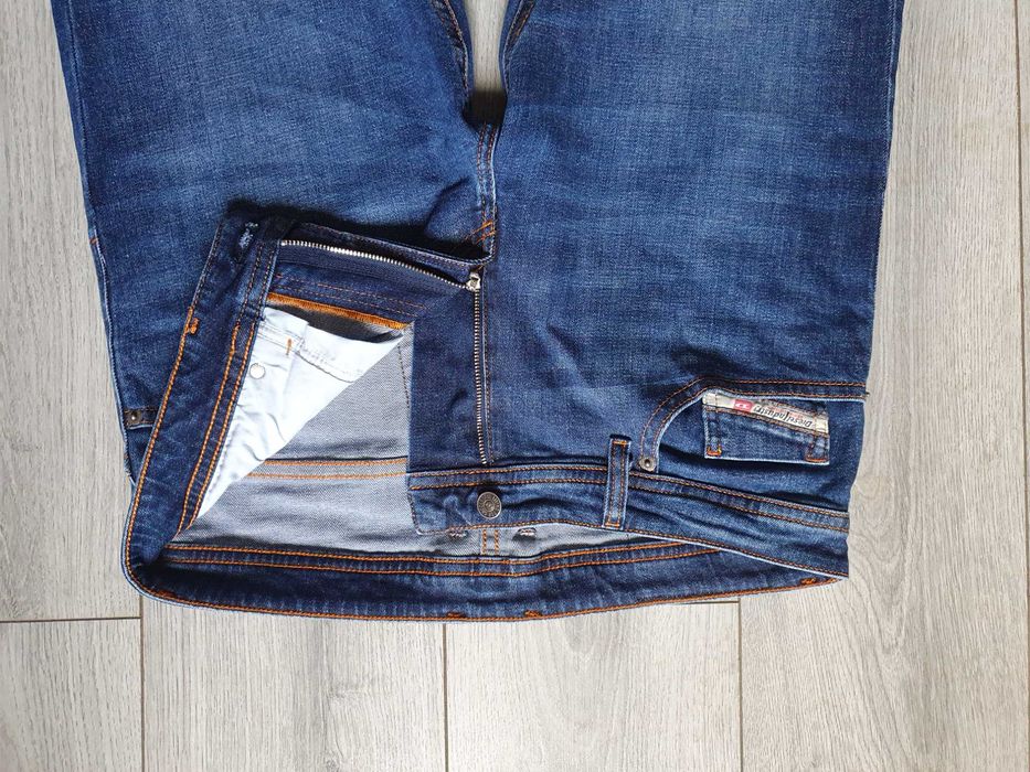 Blugi DIESEL (Slim Tapered) - Marime 33 (Talie 90 cm)