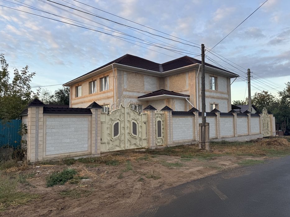 Продаётся большой новый дом с баней