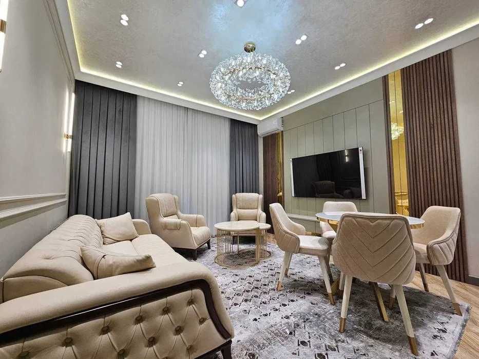 Сдаётся Новая 4-х комнатная квартира в Центре Гостиница Россия.