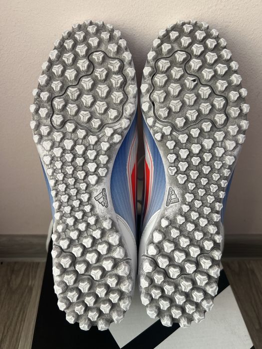 Ghete de fotbal F50 CLUB TF