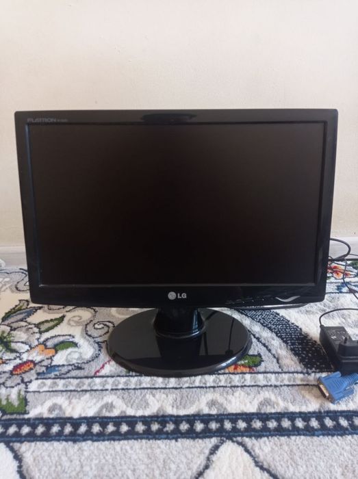 Lg monitor ishlatasla faqat srochni sotiladi