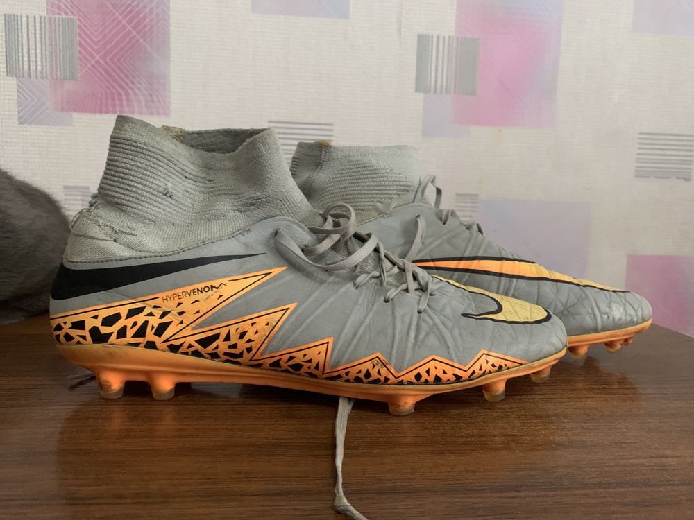 Бутцы Hypervenom.